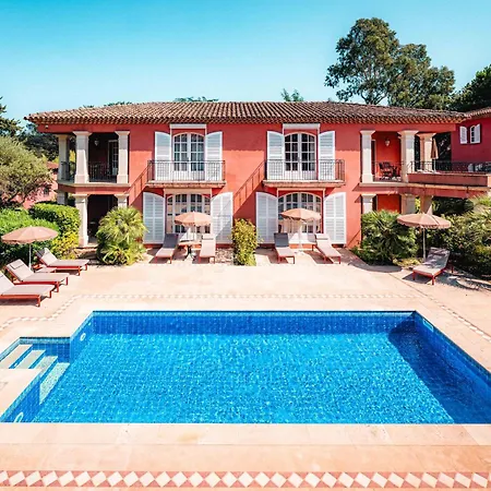 Domaine De L'astragale 가신
